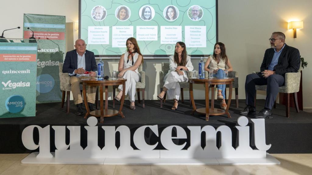 Imagen de la mesa redonda.