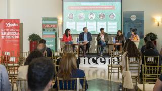 Imagen de la mesa redonda.