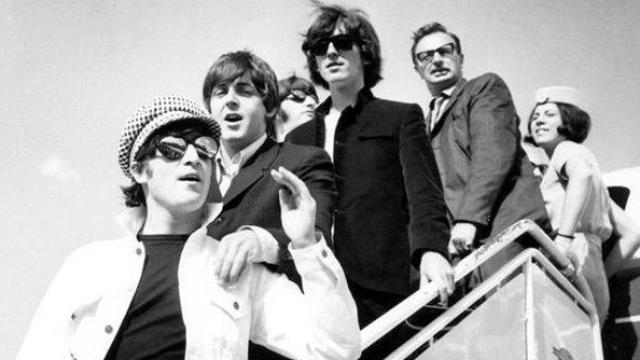 Los Beatles a su llegada a Madrid el 1 de julio de 1965. Foto: Wikimedia Commons