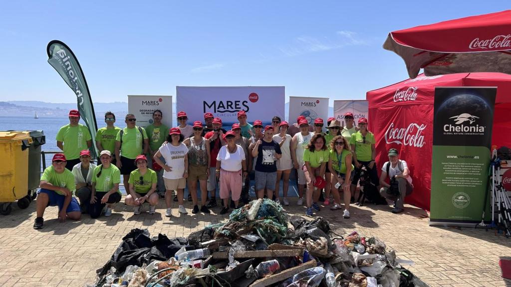 Delikia y Asociación Juan XXIII se unen a Mares Circulares para realizar una intervención en el  Espigón de Massó en Cangas (Pontevedra)