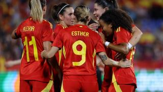 La futbolistas de la selección española femenina celebran un gol contra Japón.
