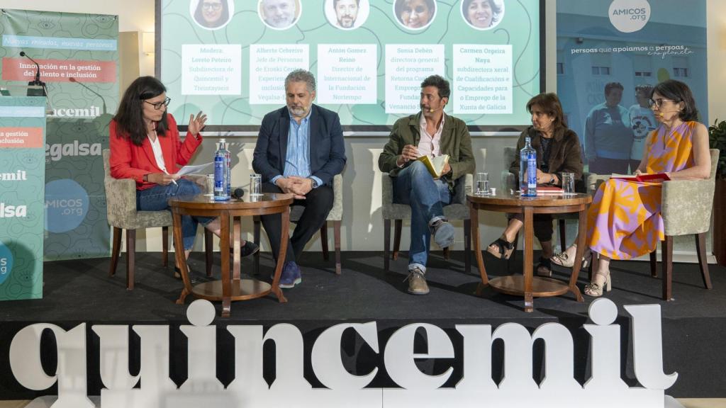 Instante de la mesa redonda.
