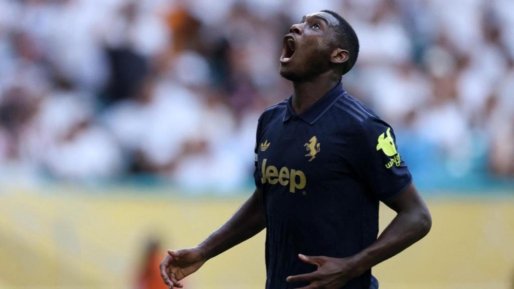 Kolo Muani se lamenta tras su fallo.