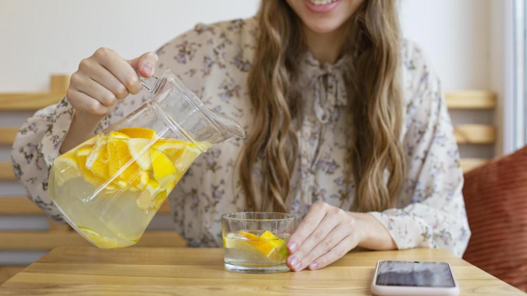 La limonada o aguas saborizadas son una estupenda alternativa para hidratarse.