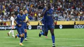 Kalidou Koulibaly celebra un gol al Manchester City en la victoria del Al Hilal en los octavos del Mundial de Clubes