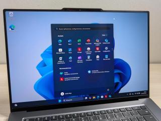 Un ordenador portátil con Windows 11