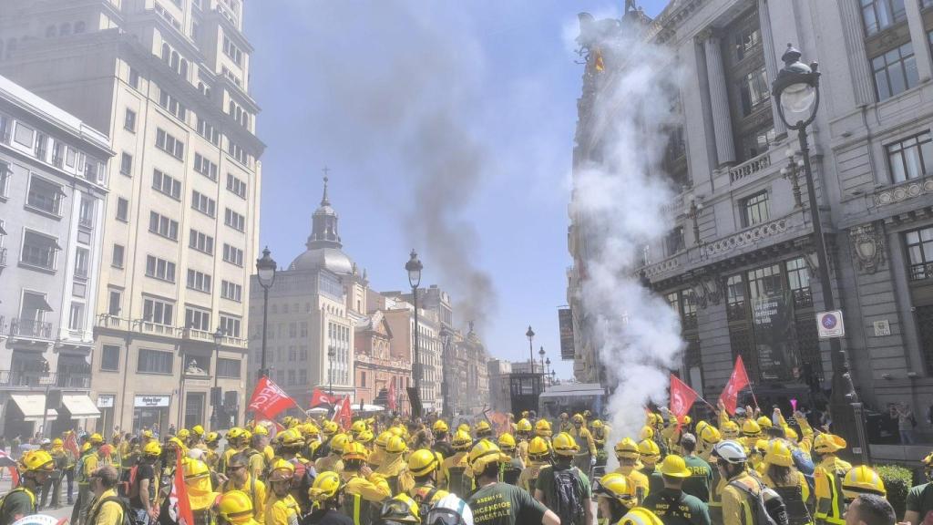 Concentración en abril de bomberos forestales en Madrid.