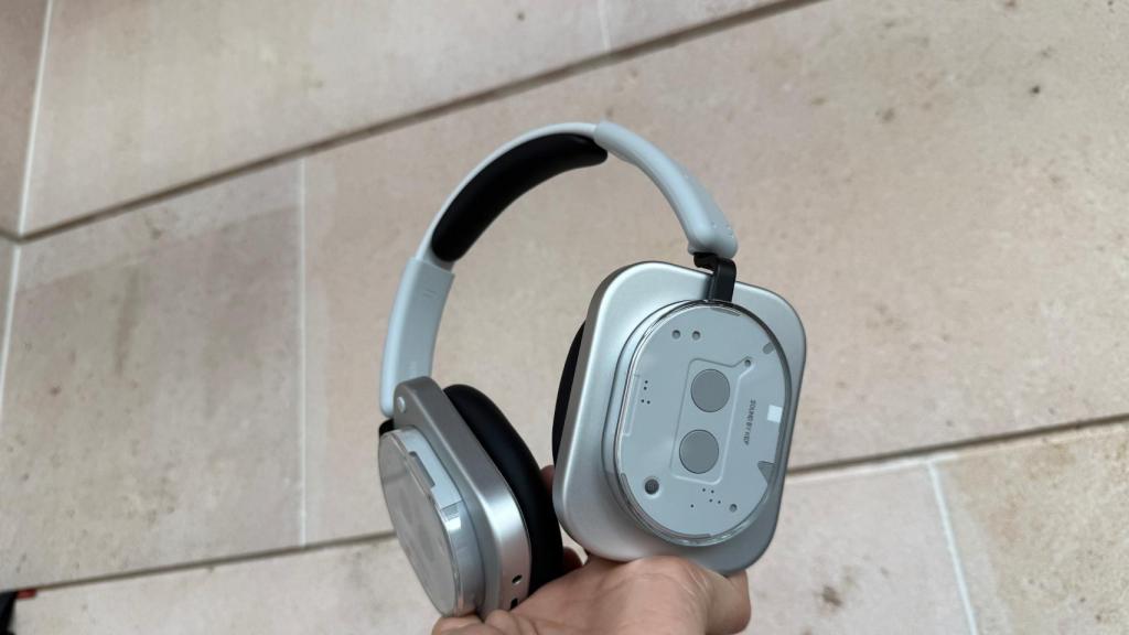 Nothing Headphone (1)