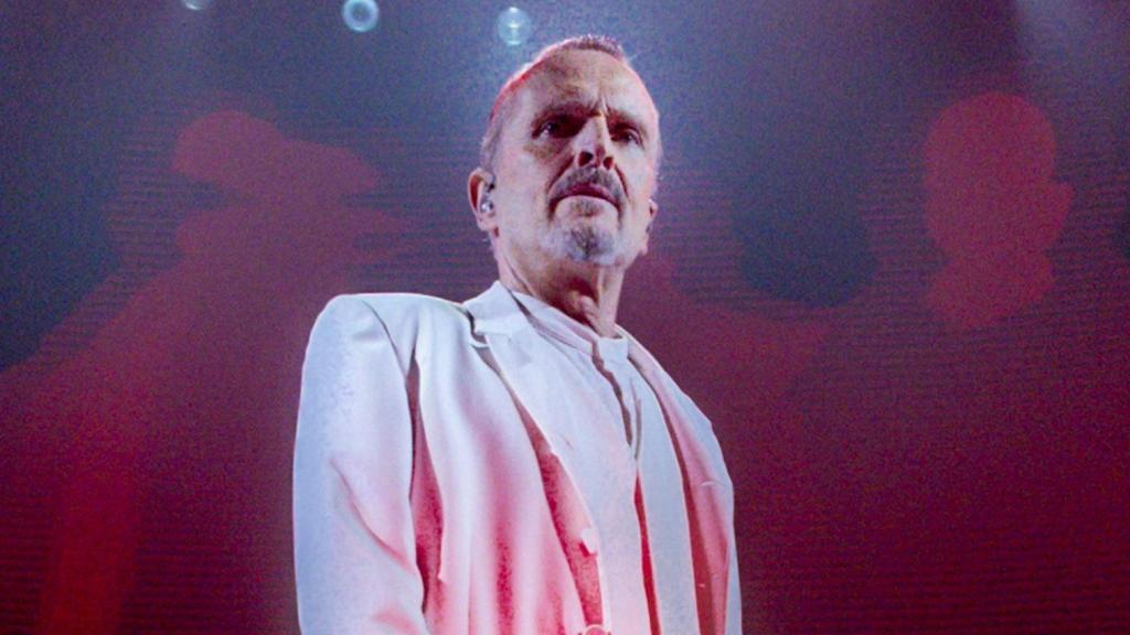 El cantante Miguel Bosé en su concierto del Movistar Arena. Foto: EuropaPress