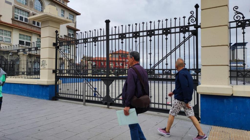 El acceso al público en Calvo Sotelo, en A Coruña, cortado.