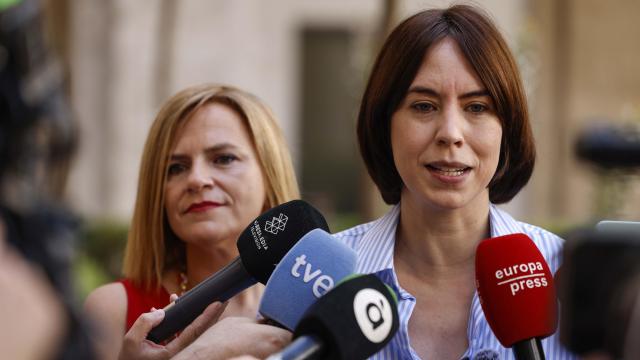 La delegada del Gobierno, Pilar Bernabé, y la secretaria general del PSPV-PSOE, Diana Morant. Europa Press / Rober Solsona