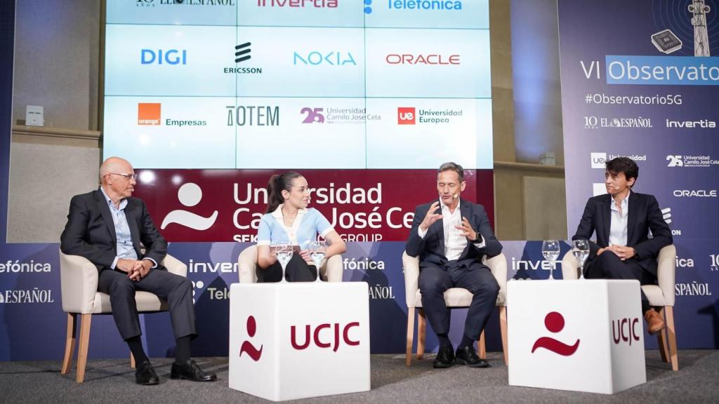 Ignacio Gallego, country manager de Nokia Spain; Alba Pérez, redactora de Invertia; Javier Pascual, director de Producto, Preventa y Provisión de Telefónica Empresas y Almudena Díaz, profesora titular de la Universidad de Málaga (UMA) e investigadora del Instituto de Tecnologías e Ingeniería del Software (ITIS) durante el VI Observatorio 5G organizado por EL ESPAÑOL e Invertia.