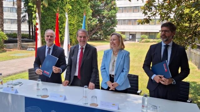 De izquierda a derecha, David Regades, Abel Caballero, Amparo Valcarce y Manuel Escalante