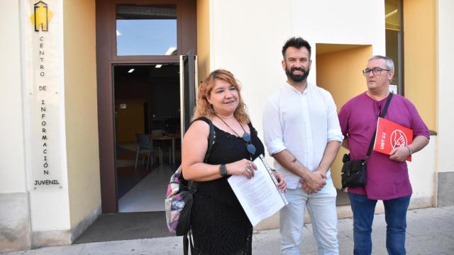 David Gago, concejal de Promoción Económica, junto a Ana María Vallejo, secretaria general de TRADECYL, y Juan Escudero, secretario provincial de UGT