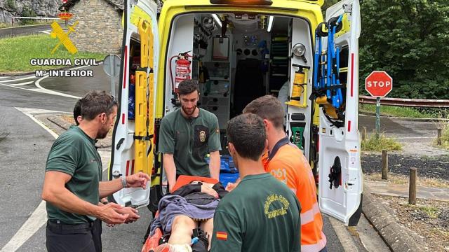 Rescate a una persona en la montaña