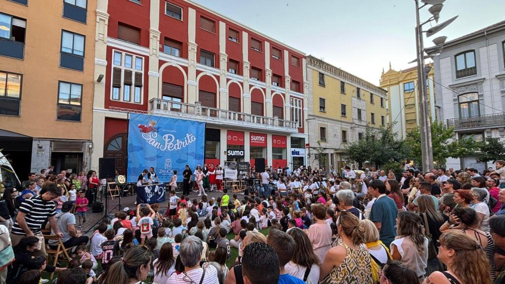 El escenario San Pedrito lleno de público