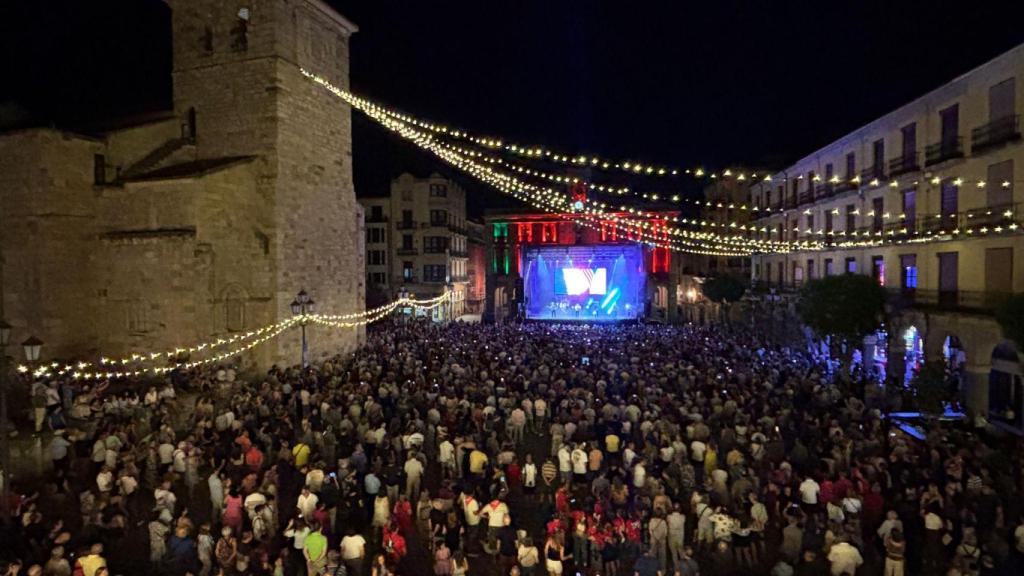 La Plaza Mayor llena con Fórmula V