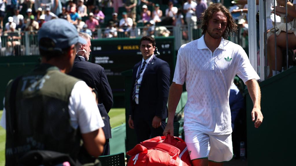 Tsitsipas abandona Wimbledon tras sufrir una lesión.