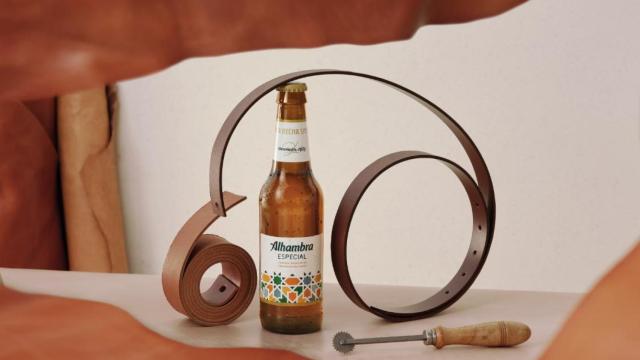 Sin prisa y cargada de tradición: Cervezas Alhambra homenajea las raíces andaluzas con su nueva campaña