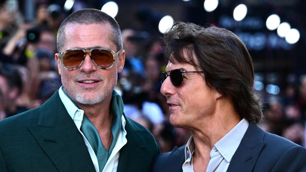 El actor, con Brad Pitt, en la presentación de la película 'F1', el pasado 23 de junio en Londres.