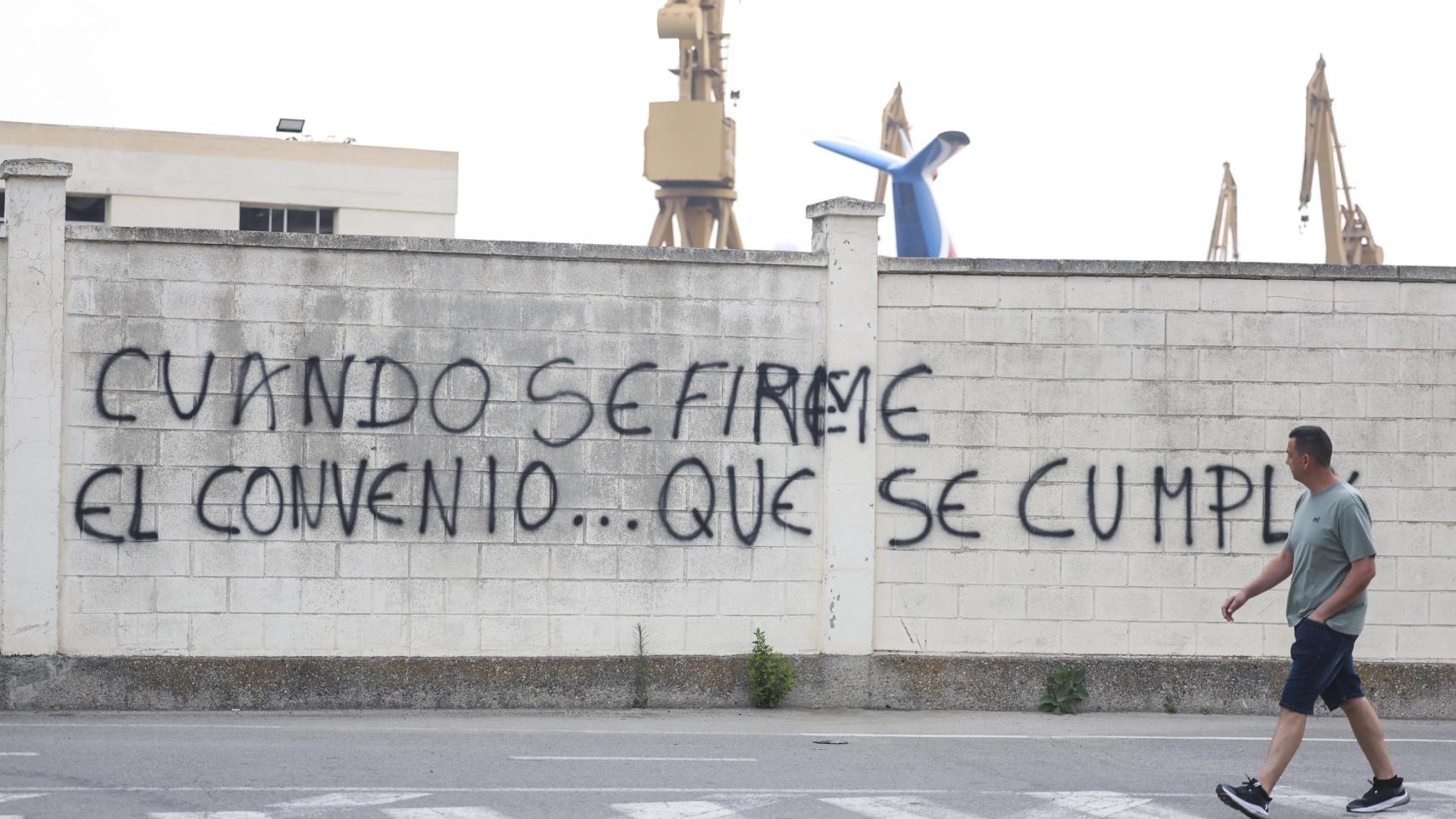 Una pintada en Cádiz sobre el convenio del metal, origen de las protestas a mitad de junio.