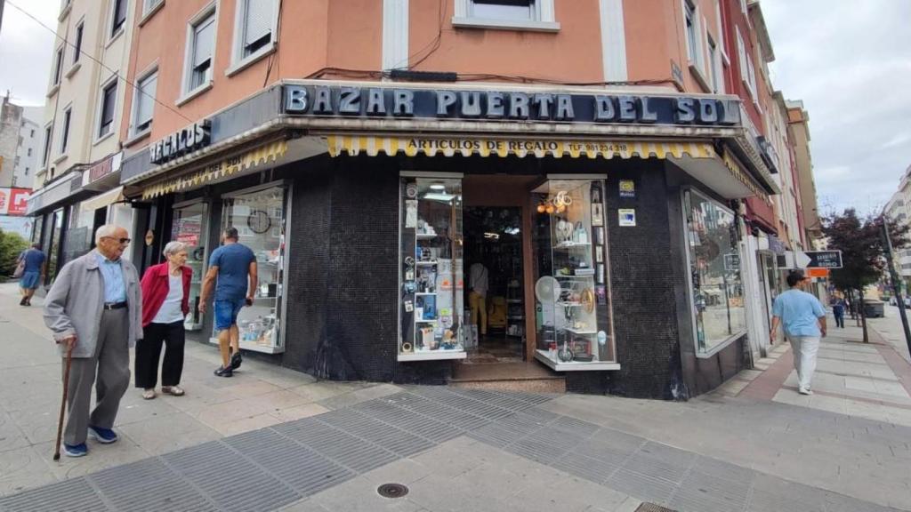 Exterior de Puerta del Sol, entre la avenida de Os Mallos y la ronda de Outeiro.