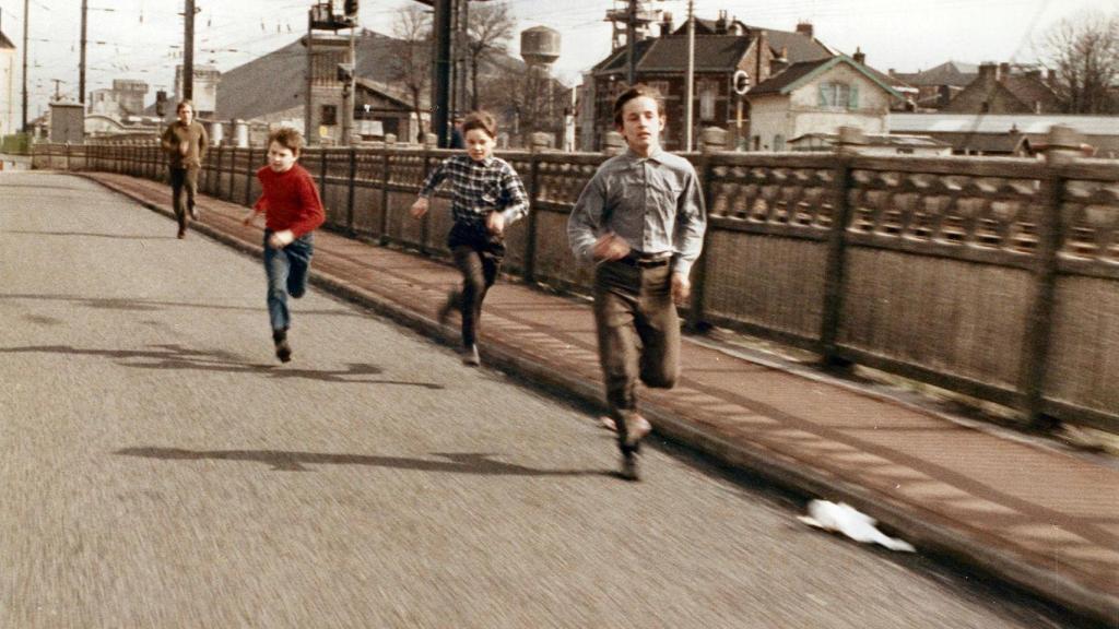 Fotograma de 'La infancia desnuda' (1968)