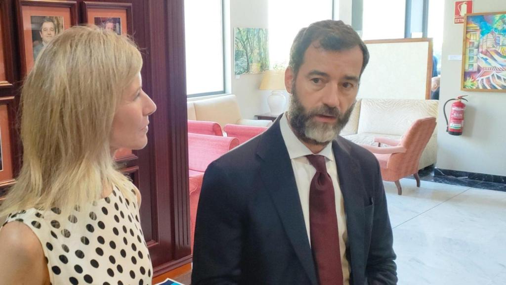 El secretario de Estado de Transportes Aéreo y Marítimo, Benito Nuñez Quintanilla, con la presidenta del Círculo de Empresarios de Galicia, María Borrás