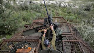 Ucrania lucha por contener la ofensiva de verano rusa sin las armas clave que Estados Unidos prometió y ahora ha bloqueado