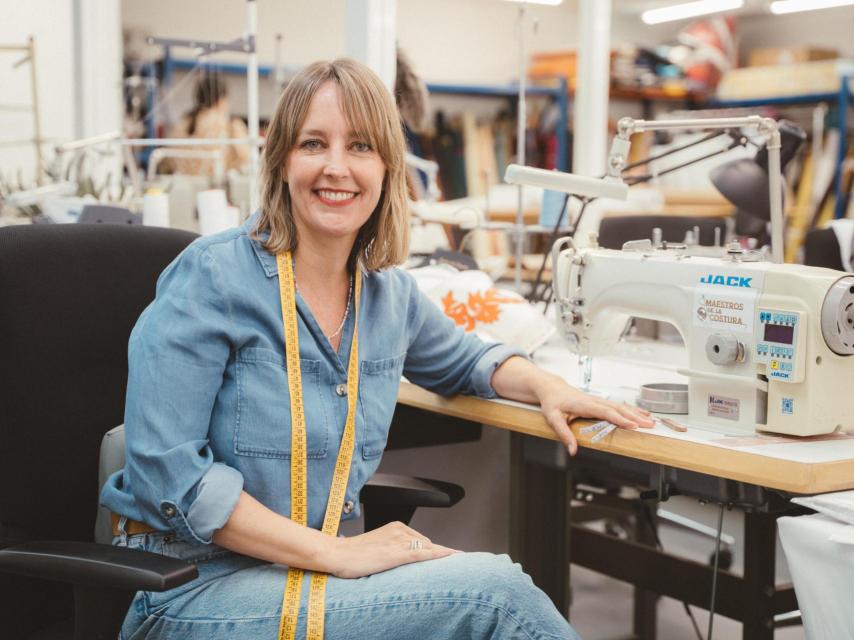Mirna Paccamiccio, posando en su espacio de trabajo.