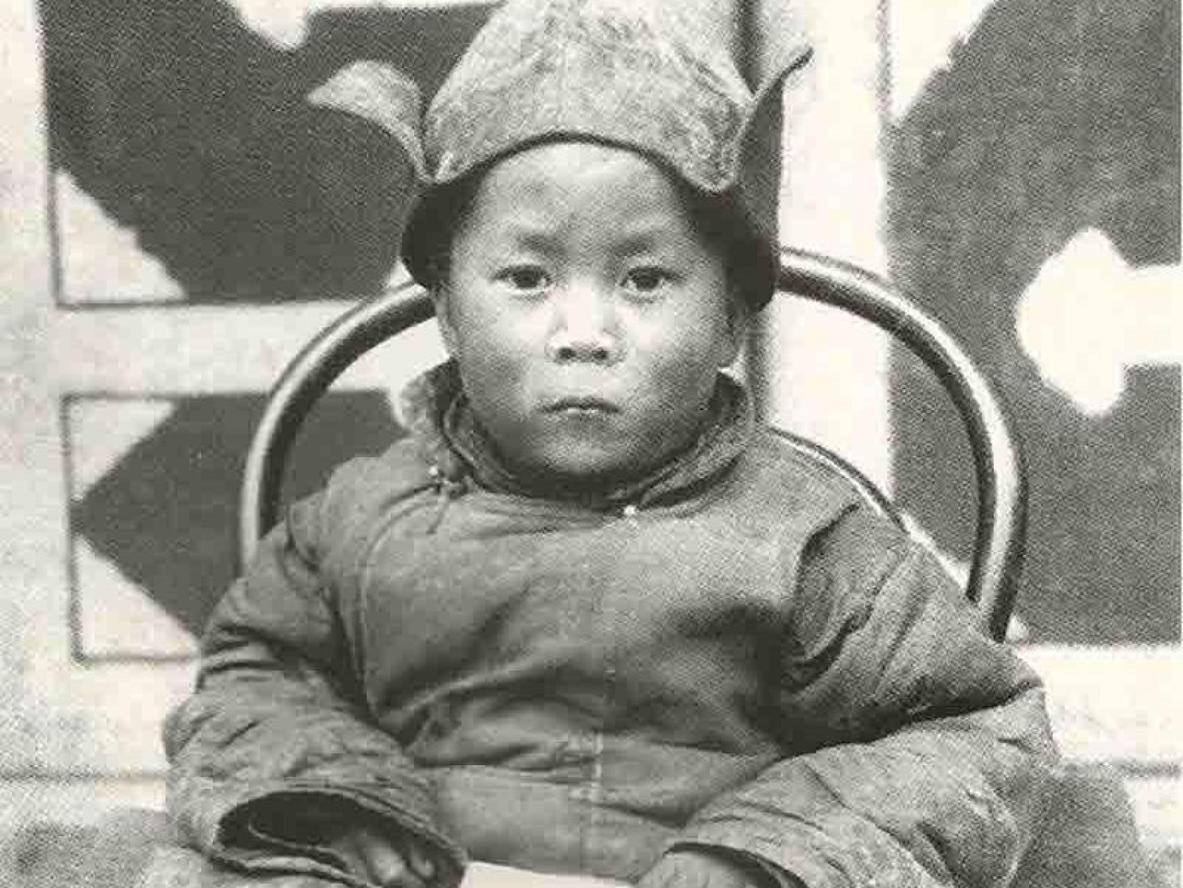 El decimocuarto Dalái Lama, Tenzin Gyatso, de niño.