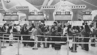Colas en el aeropuerto de Barajas, este miércoles.