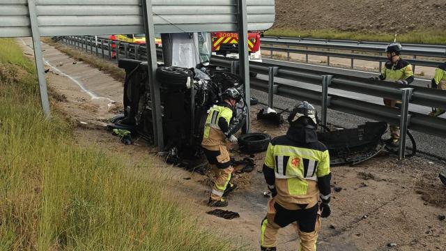 Un choque entre un autobús con diez ocupantes y un turismo en la A-50 deja un herido en el hospital