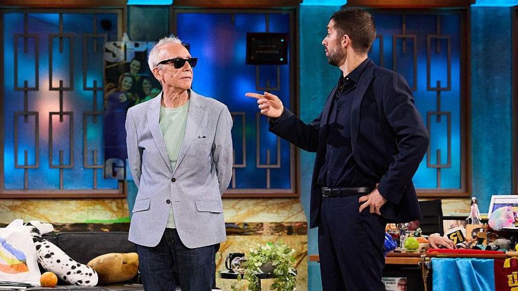 David Broncano con Juan José Millás en ‘La Revuelta’.