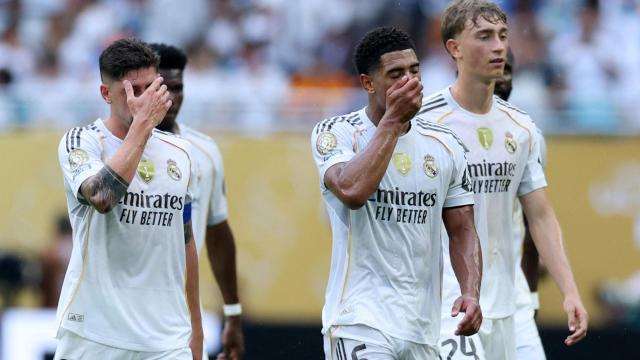 Los jugadores del Real Madrid víctimas del calor durante el partido ante la Juventus en el Mundial de Clubes