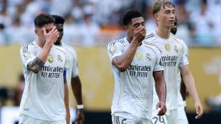 Los jugadores del Real Madrid víctimas del calor durante el partido ante la Juventus en el Mundial de Clubes