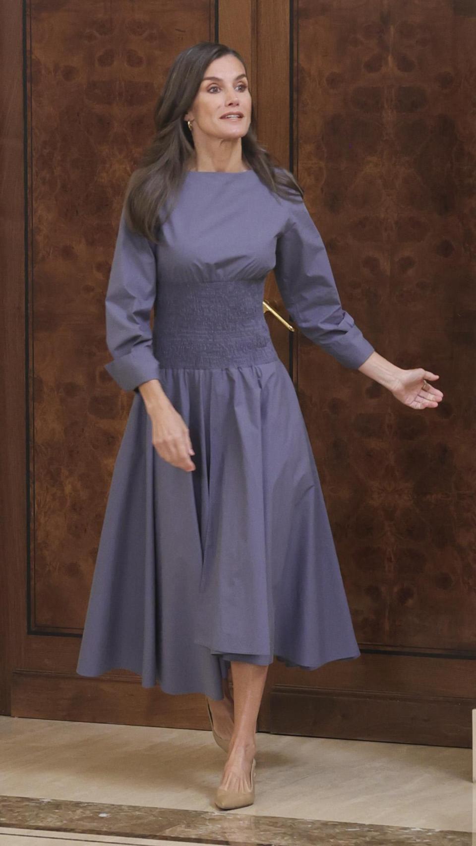 La Reina, con vestido de Adolfo Domínguez.