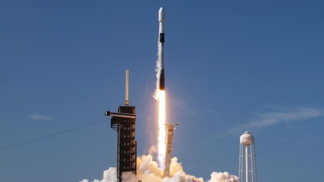 Falcon ) despegando para la misión MTG-S1