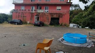 El vehículo ha sido localizado en una vivienda de la zona de Lavacolla, en Santiago.