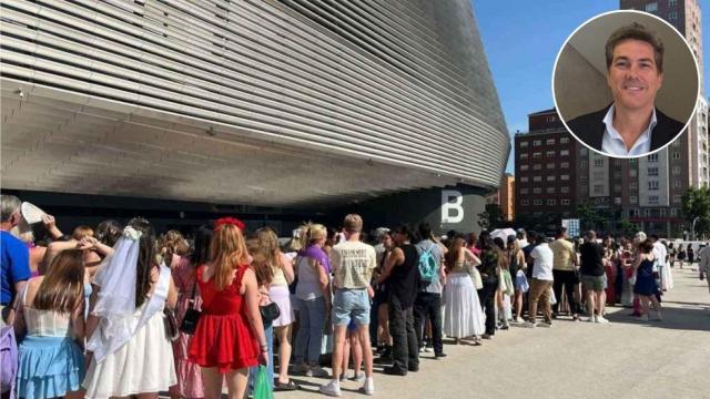 Montaje de Gustavo Martínez en una cola de gente esperando a entrar a un concierto de Taylor Swift en el Santiago Bernabéu.