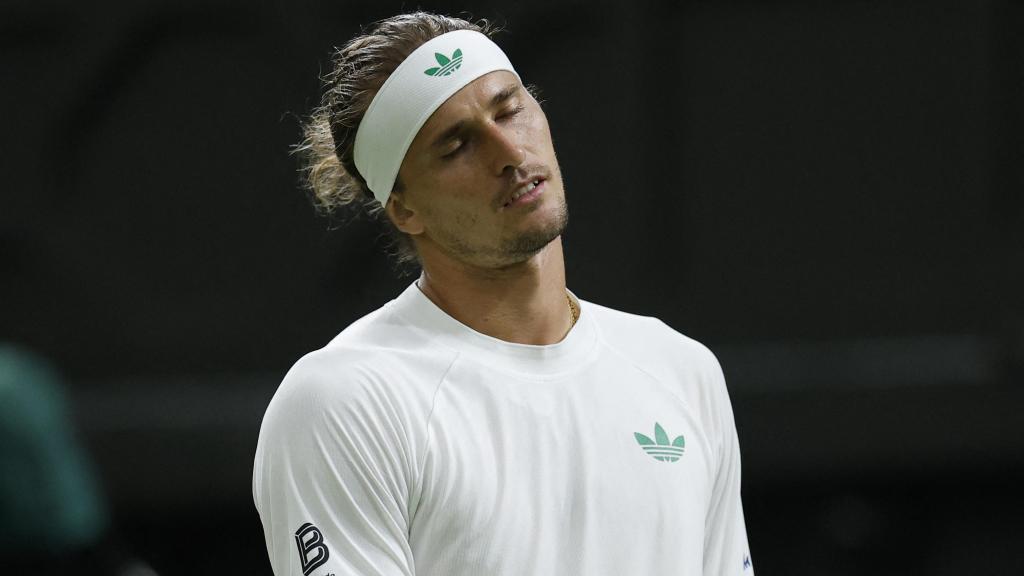 Zverev se lamenta durante el partido contra Rinderknech.