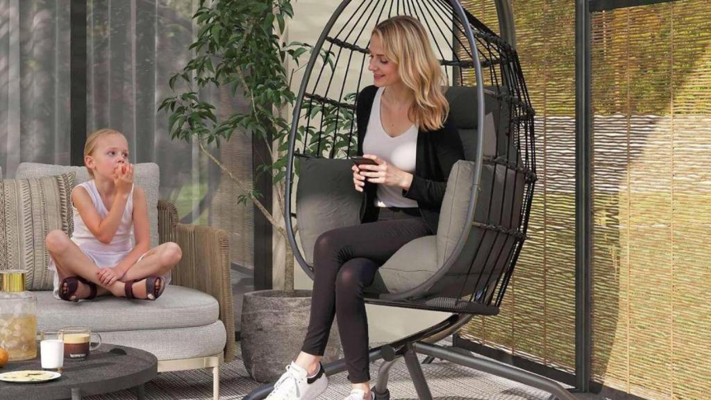 El accesorio que le falta a tu jardín este verano: un columpio cómodo y acogedor con descuentazo