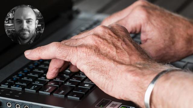 Montaje de Juanjo Bargues con alguien escribiendo en un ordenador.