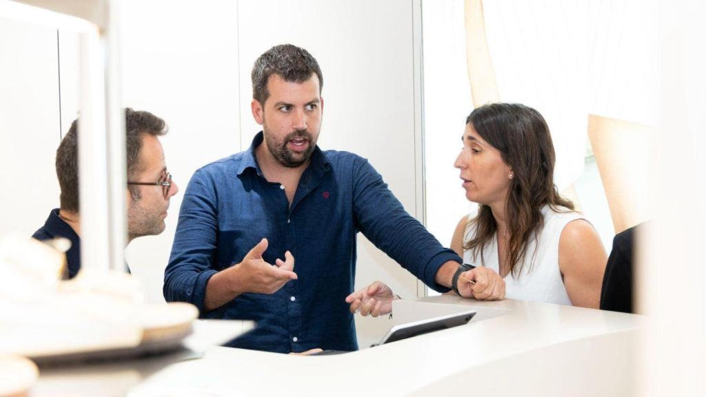 El trabajo en equipo es fundamental en la estrategia de  Webimpacto.