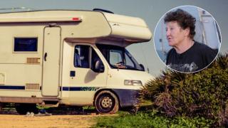 trabajadora-ora-vive-caravana-rotunda-crisis-vivienda-1