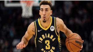 Chris Duarte jugando con Indiana Pacers.