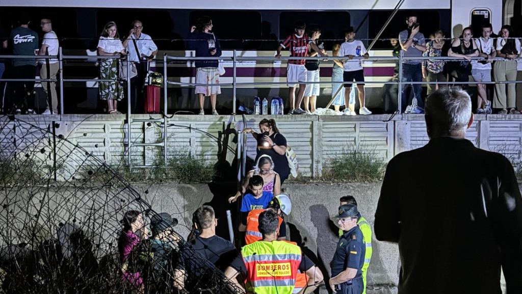 Uno de los trenes parados la noche del lunes en Pantoja (Toledo).