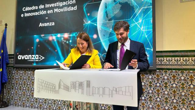 La rectora de la Universidad San Jorge, Silvia Carrascal, y el director de Avanza Zaragoza, Carlos Argulló.