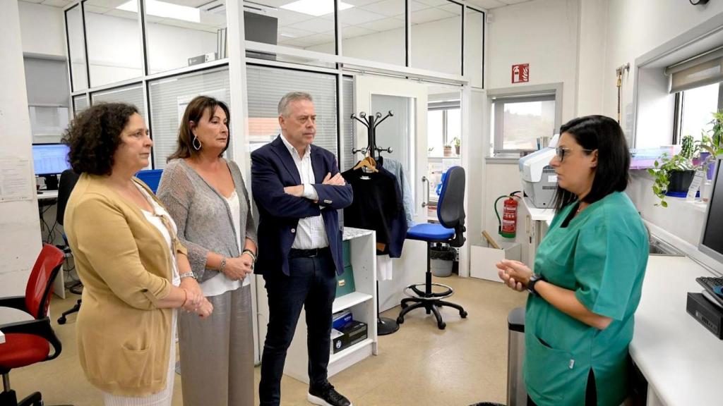 El conselleiro de Sanidade afirma que está disponible el 100% de las camas en los hospitales