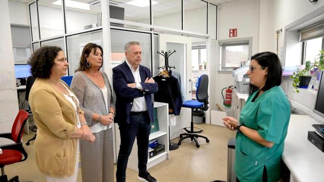 El conselleiro de Sanidade afirma que está disponible el 100% de las camas en los hospitales